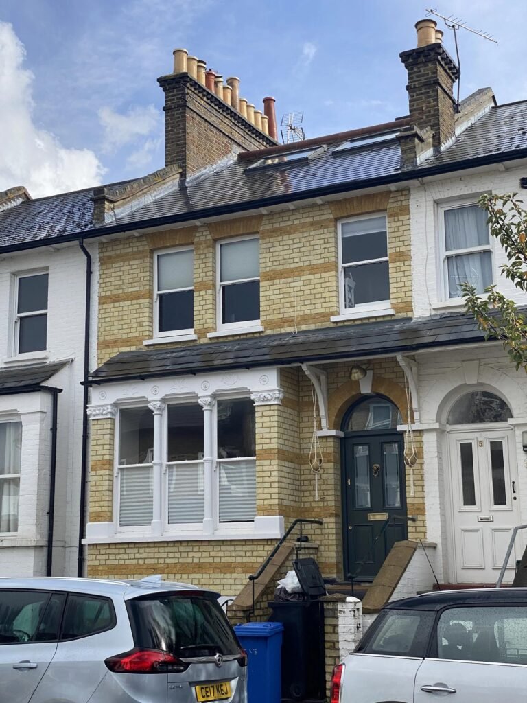 Roofers in Ealing